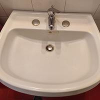 Lavandino bianco in ceramica