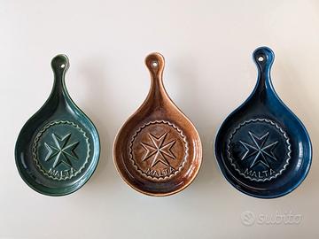 3 Poggiamestolo in ceramica di Malta