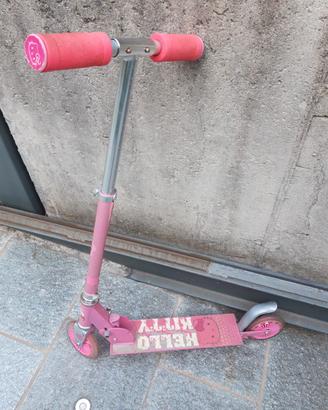 Monopattino rosa Hello Kitty in buono stato