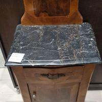 Codice: 8936 COMODINO ANTICO IN RADICA DI NOCE CO