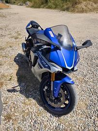 Yamaha R1 2016