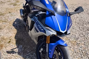 Yamaha R1 2016