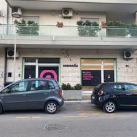 Locale commerciale con deposito e garage carrabile