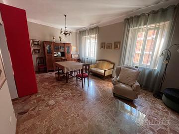 Ampia metratura a due passi dal mare