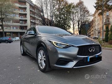 INFINITI Q30