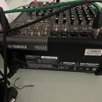 Mixer YAMAHA MG12X