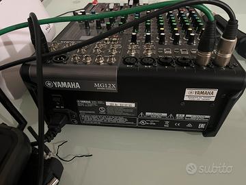 Mixer YAMAHA MG12X