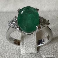 ANELLO ORO 18kt. DIAMANTI E SMERALDO OVALE
