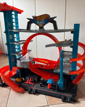 Hot Wheels Ultimate Garage con squalo