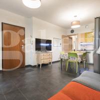 Ampio quadrivano con posto auto coperto