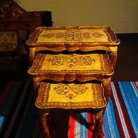 Set di 3 Tavolini a Nido – Stile Fiorentino