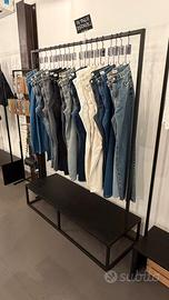 Arredamento negozio appenderie
