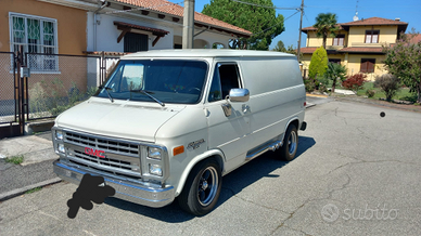 Chevy van e Dodge van