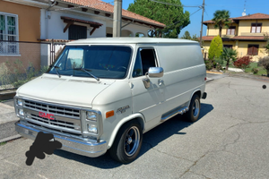 Chevy van e Dodge van