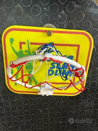 Mini canestro da basket.