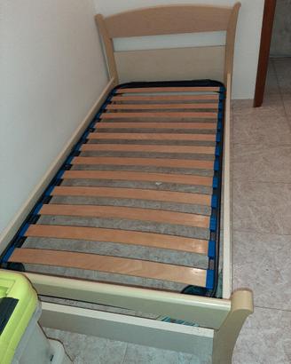 letto singolo in legno chiaro faggio, come nuovo