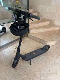Monopattino Ninebot MAX G30 + Casco + Pompa