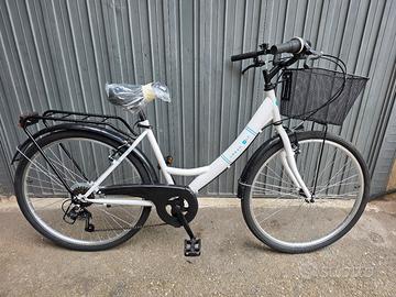bicicletta  con ruote 26 con cambio mai usata 