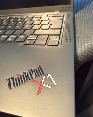Lenovo ThinkPad X1 Carbon Gen 10 - i5 vPro / LTE