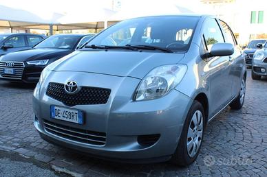 TOYOTA Yaris 1.0 5 porte