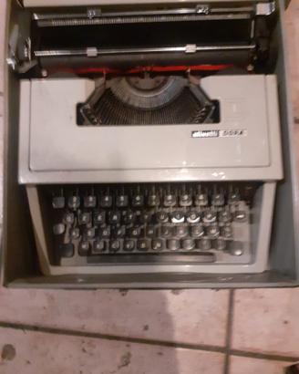 Macchina da scrivere Olivetti DORA
