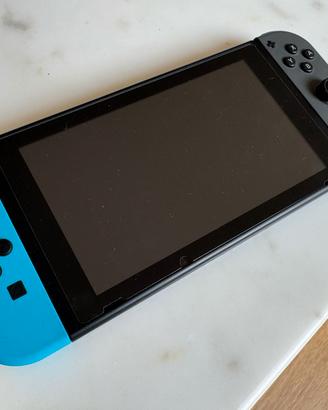 Nintendo Switch con dock, caricatore e custodia