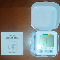 Tensiometro/misuratore di pressione da polso