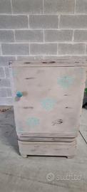 Mobiletto / Comodino decorato a mano
