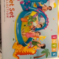 Piscina con giochi d acqua per bambini