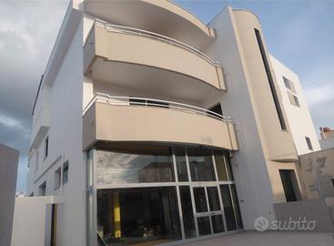 Locale Commerc.350 mq con deposito 600mq