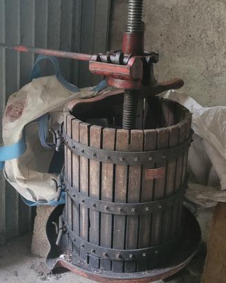 Attrezzatura per fare il vino