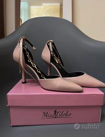 tacchi con cinturino e dettaglio dorato