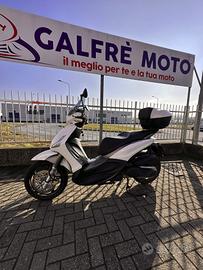 Piaggio Beverly 350 sport touring