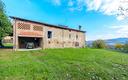 rustico-con-1000-mq-di-giardino-