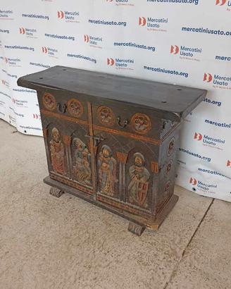 Piccola Credenza intagliata e decorata