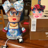 Sono lavori realizzati a mano..