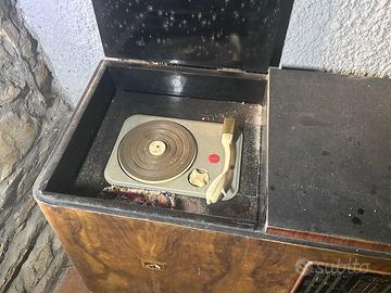 Radio Giradischi anni 40’Magnadyne