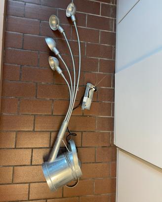 Lampadario a forma di annaffiatoio