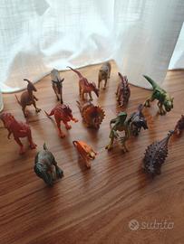 Set dinosauri giocattolo