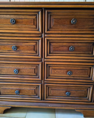 Cassettiera in noce massiccio