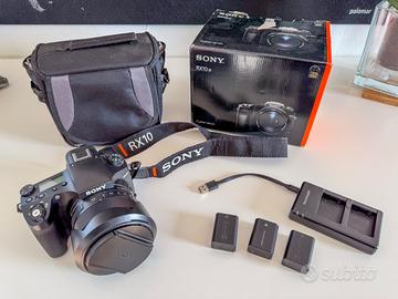 Sony DSC-RX10M4 completa di accessori e batterie