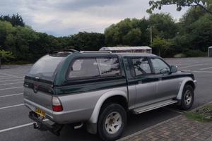 Mitsubishi L200 guida a destra