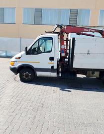 Iveco daily con gru