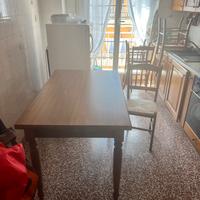 Tavolo legno con sedie