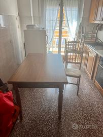 Tavolo legno con sedie