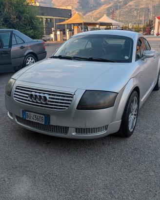 AUDI TT 