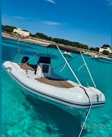 Gommone con motore 2025