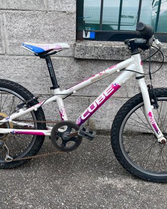 Bicicletta cube bimba