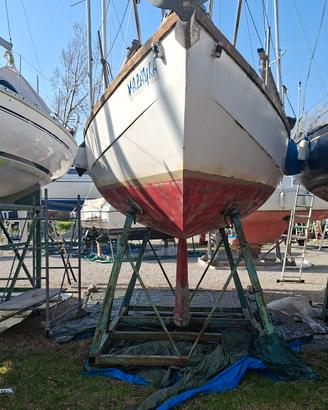 MALAYKA barca a vela, pozzetto centrale