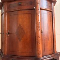 Mobiletto vintage in legno